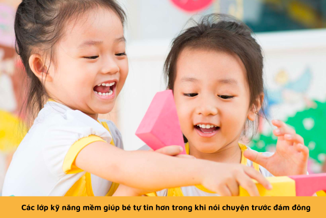 Cho con tham gia vào các lớp kỹ năng mềm để phát triển kỹ năng nói trước đám đông