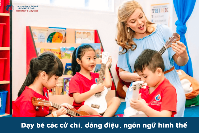 Dạy bé các cử chỉ, dáng điệu, ngôn ngữ hình thể